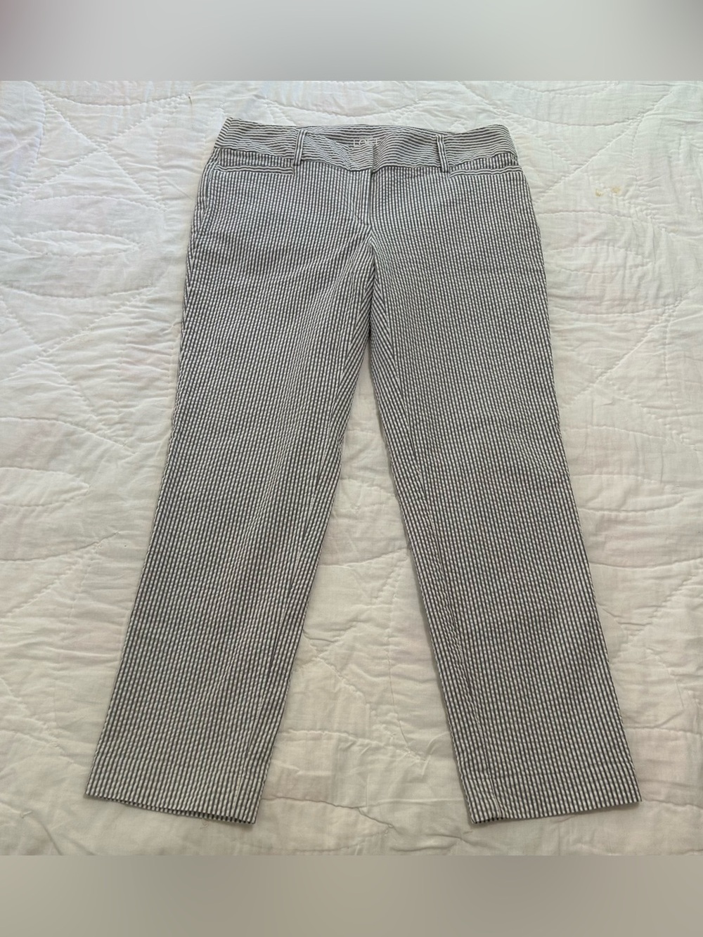 Loft seersucker ankle pants low rise women’s 6 blue striped coastal aunt